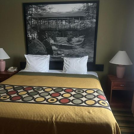 Super 8 By Wyndham Sparta Ngoại thất bức ảnh