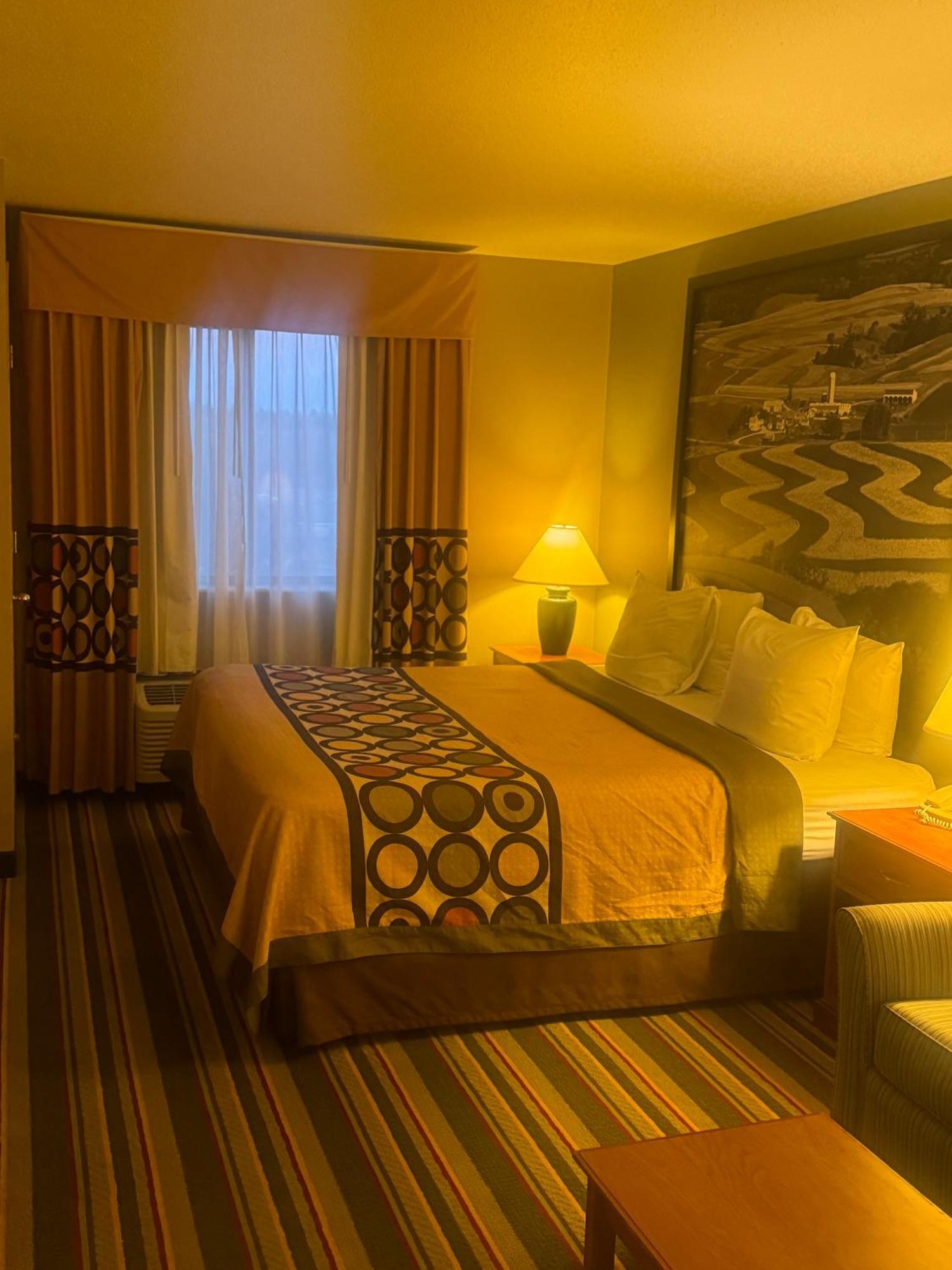 Super 8 By Wyndham Sparta Ngoại thất bức ảnh