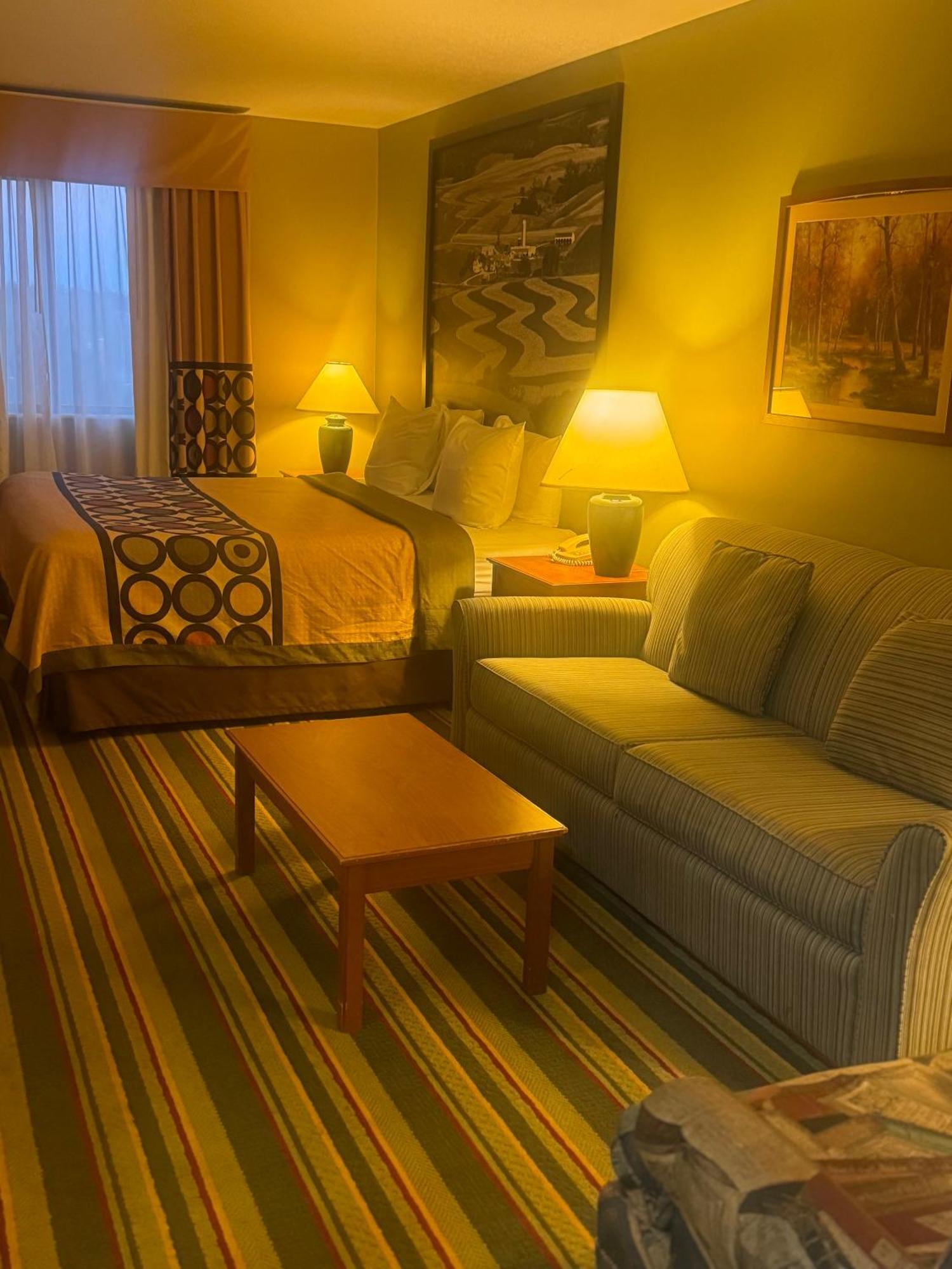 Super 8 By Wyndham Sparta Ngoại thất bức ảnh