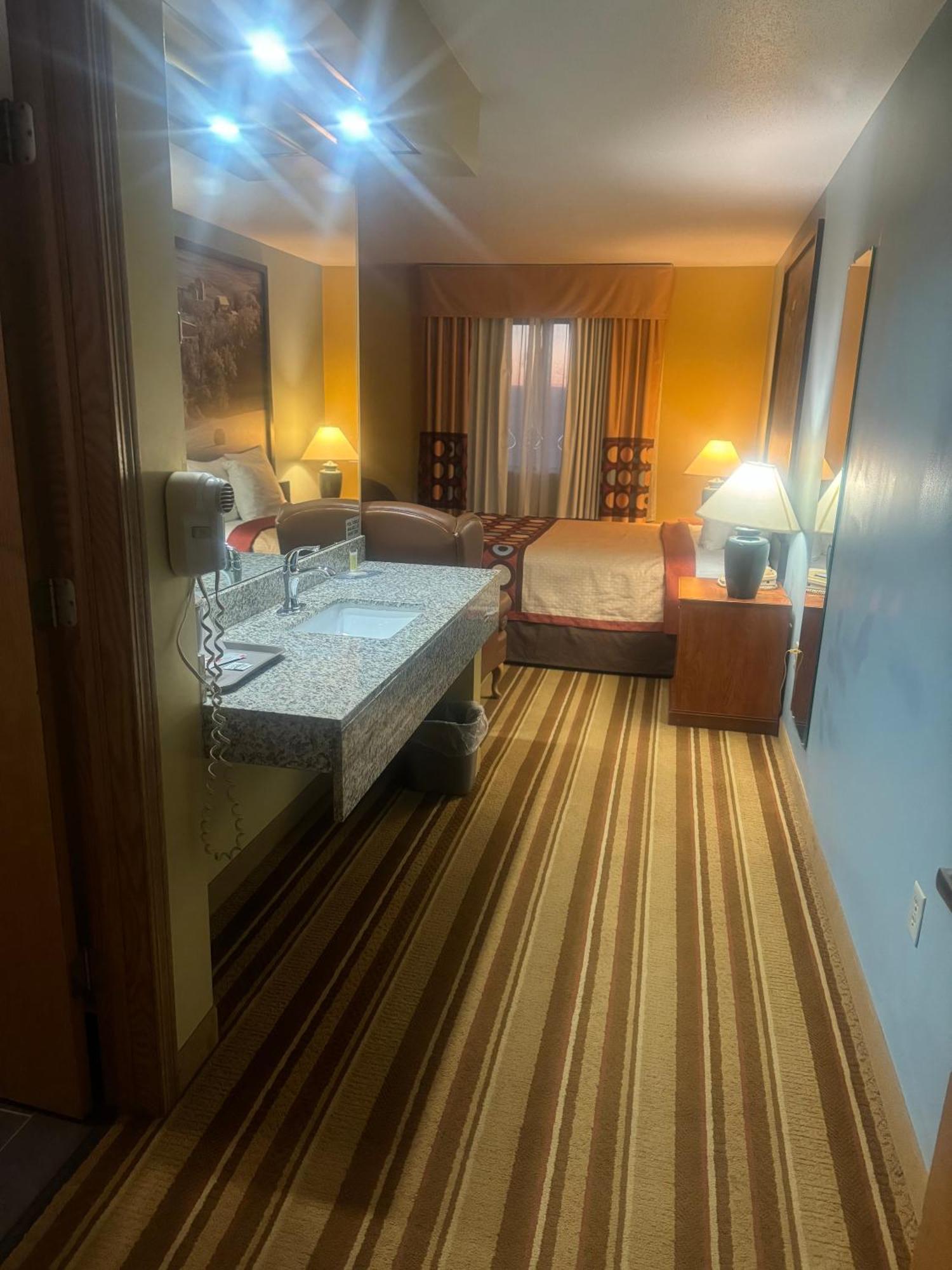 Super 8 By Wyndham Sparta Ngoại thất bức ảnh