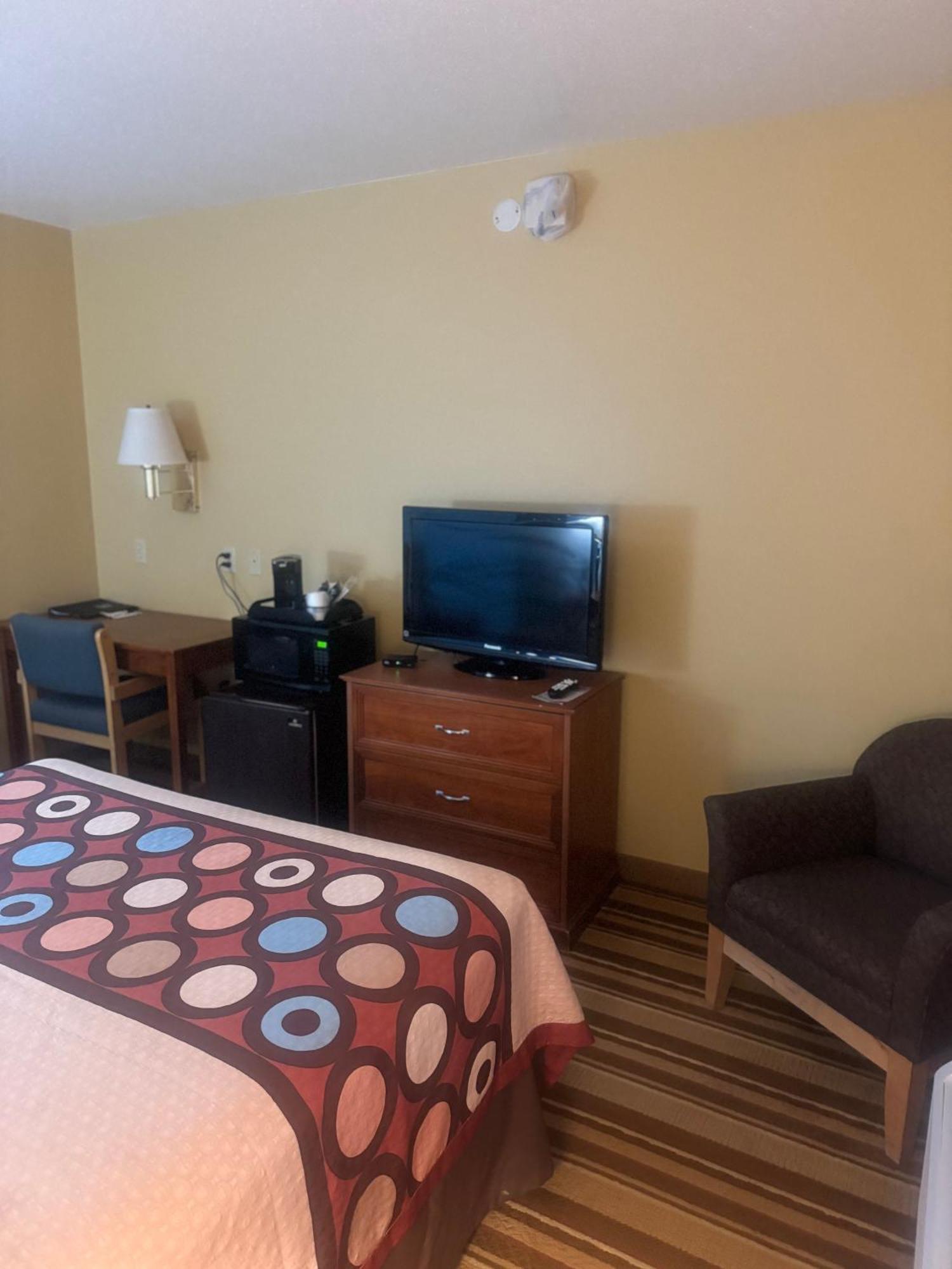 Super 8 By Wyndham Sparta Ngoại thất bức ảnh