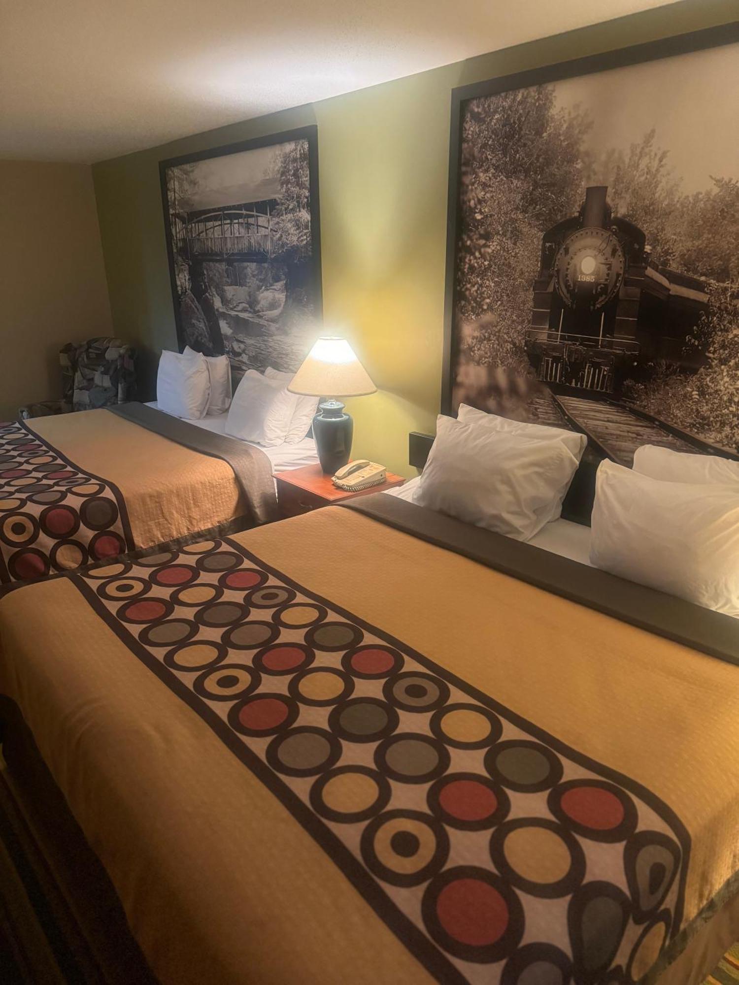 Super 8 By Wyndham Sparta Ngoại thất bức ảnh